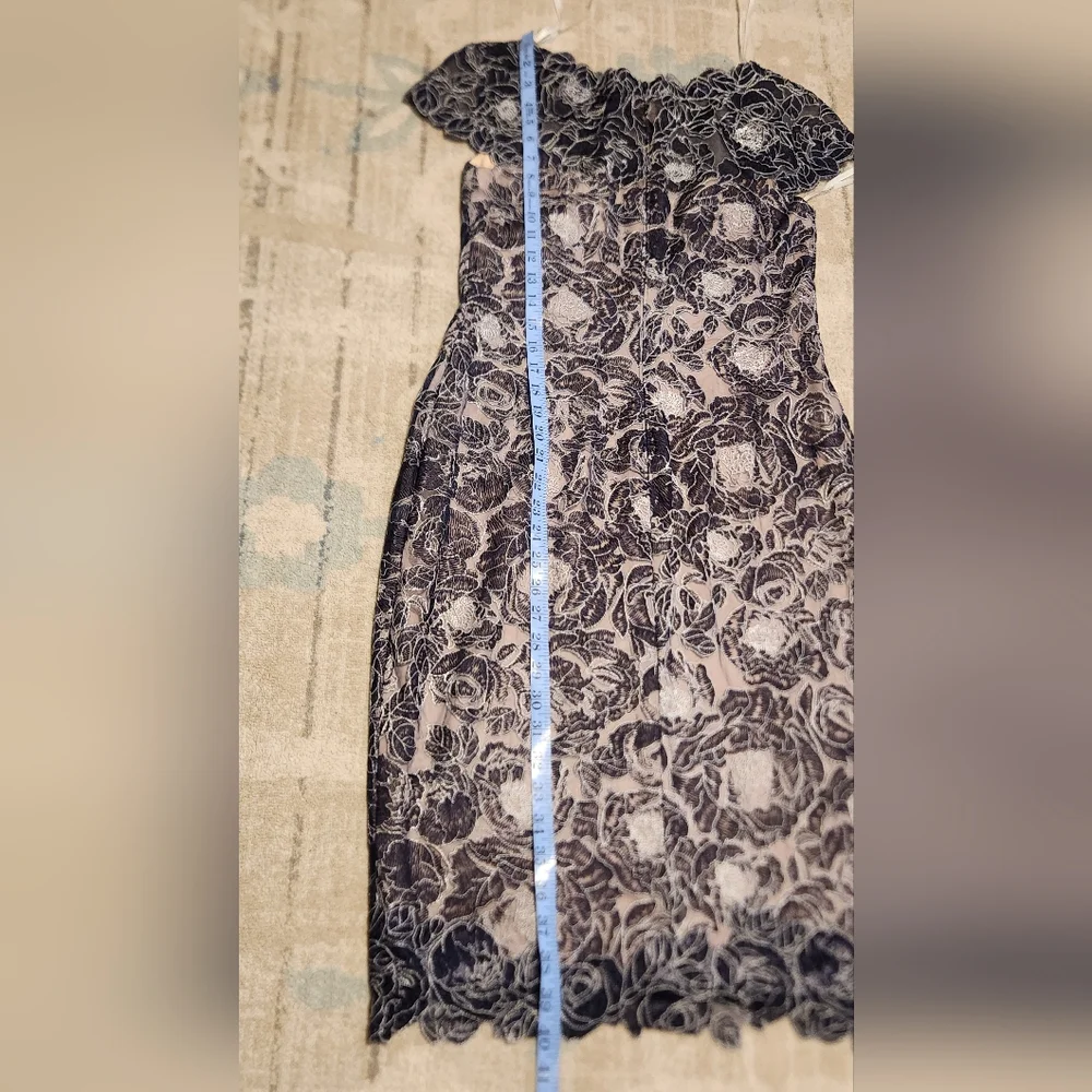 Tadashi Shoji Rose Motif Sheath Dress. Navy Size 6. NWT - Picture 6 of 7